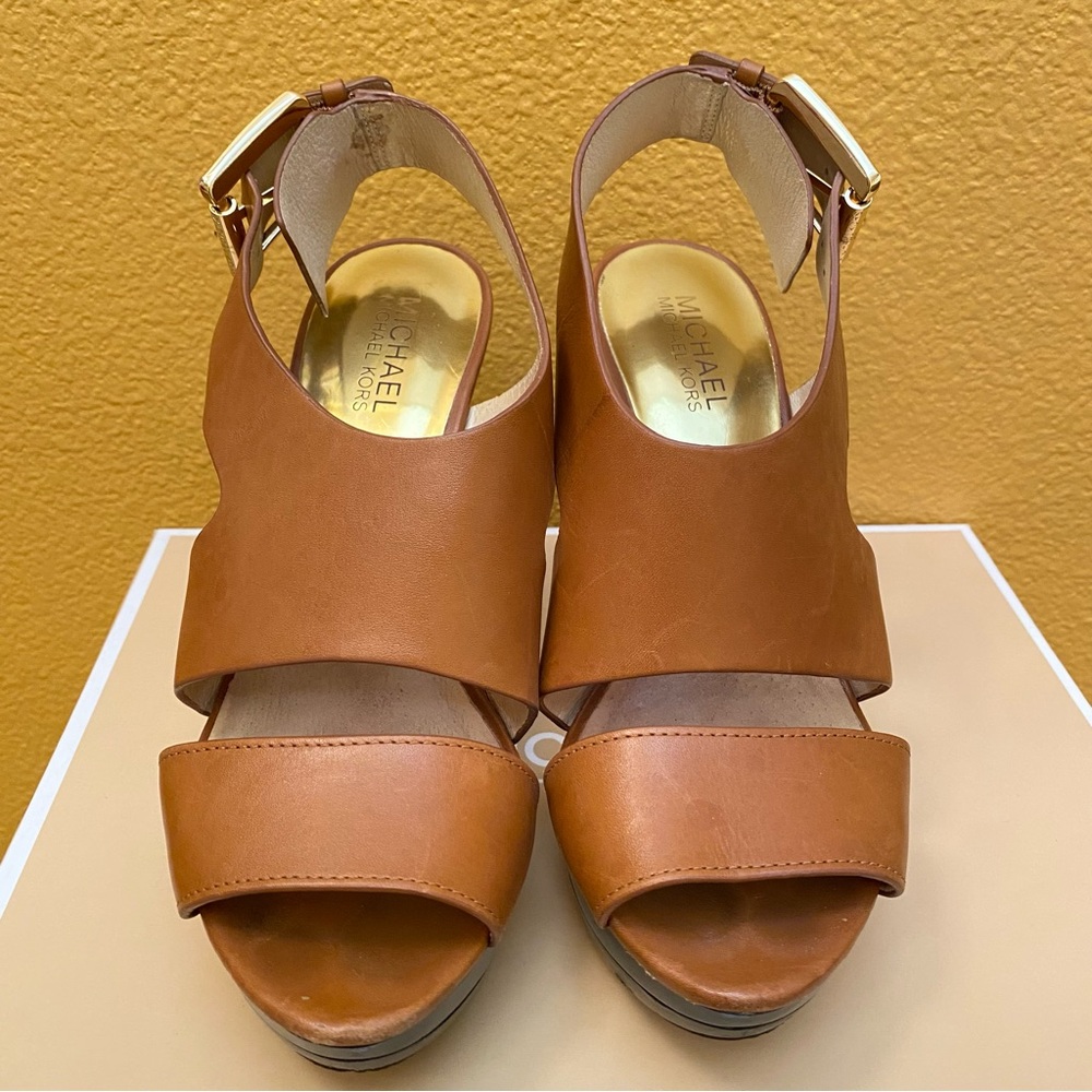 Michael Kors Carla Platform in Tan Luggage Platform